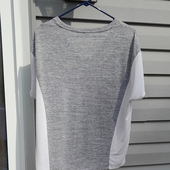 GAP Womwns M Gray and White TSHIRT blouse GUC - Picture 4 of 5